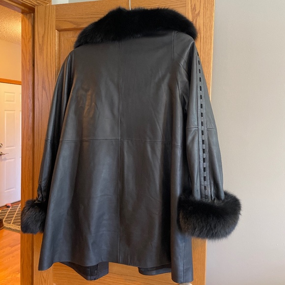 Leather coat - Picture 2 of 3